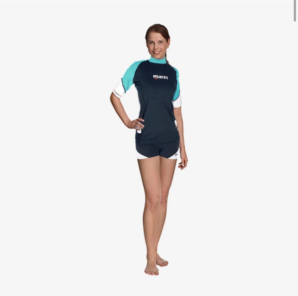 RASH GUARD LOOSE FIT SHORT SLEEVE - SHE DIVES - Diving Secrets Center